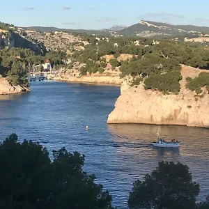 Le Cézanne, 200m Plage, Grand Balcon ,wifi, Appartement Cassis