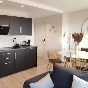 Appartement Arty - Sauna En Option, Parking Box Prive, Balcon, Saint-Priest (Rhone)